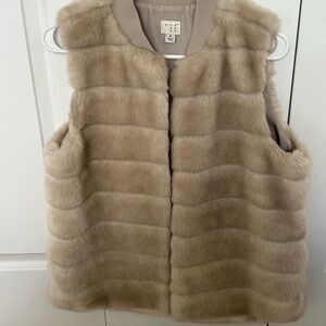 A New Day Faux Fur Vest White Cream size Medium.